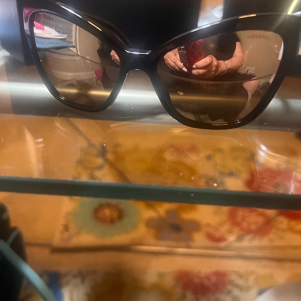 CHANEL Glossy Black Sunglasses with Gold Logo and Gold mirror lens - Picture 3 of 8